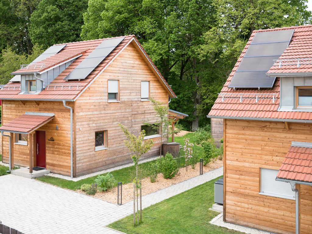 Außenansicht Haus Rot und Haus Grün