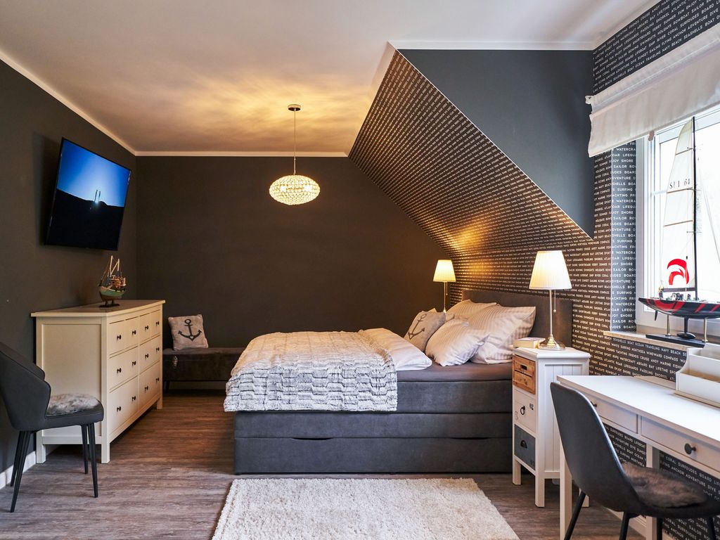 Schlafzimmer 1