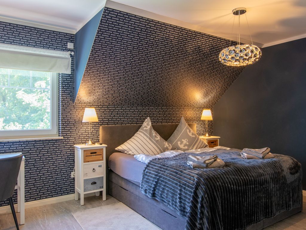 Schlafzimmer 1