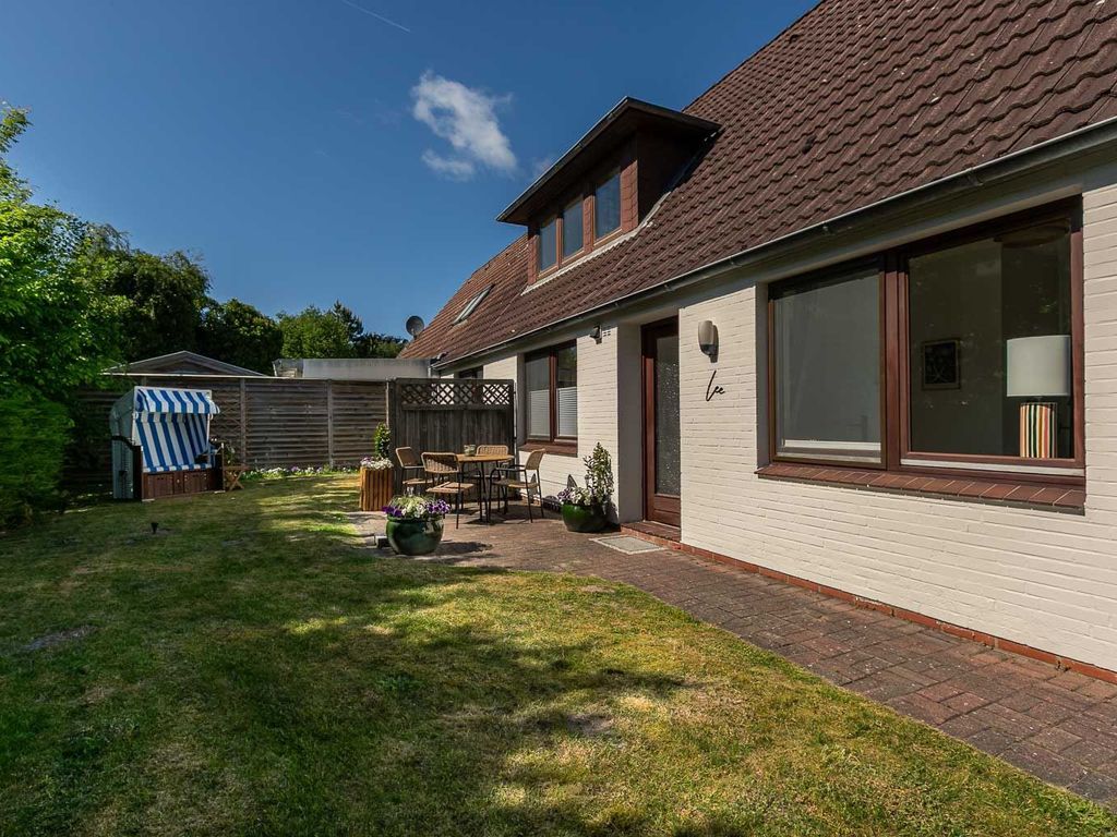 Sonnige Gartenterrasse nach Süden