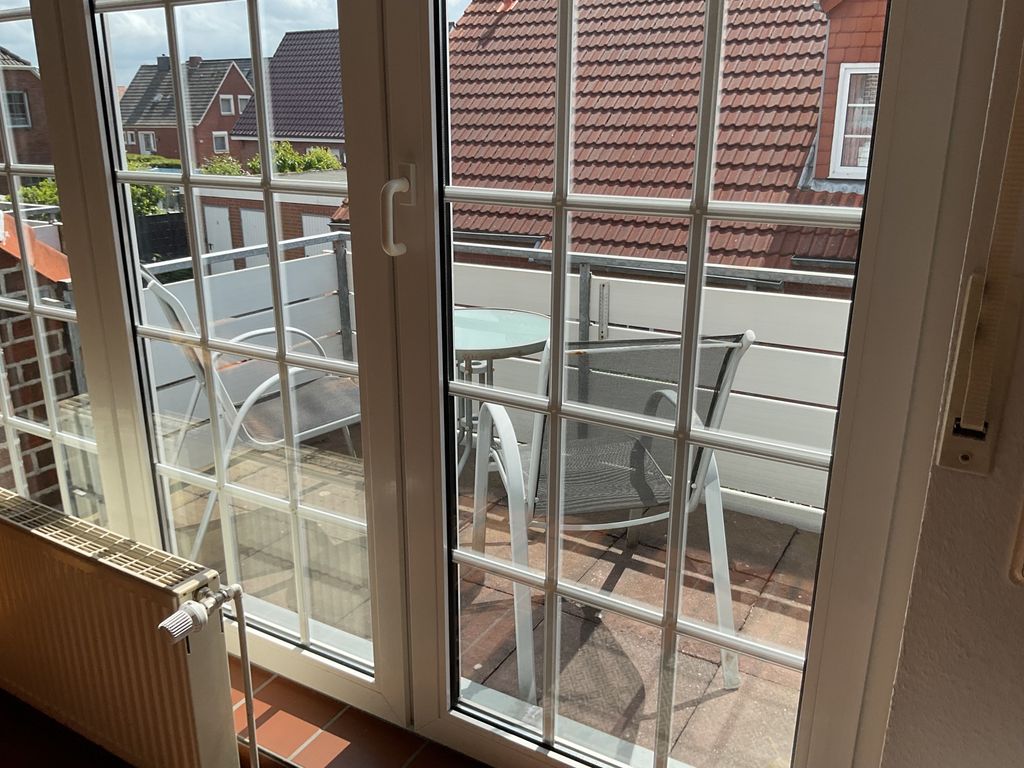 Blick auf den sonnigen Balkon