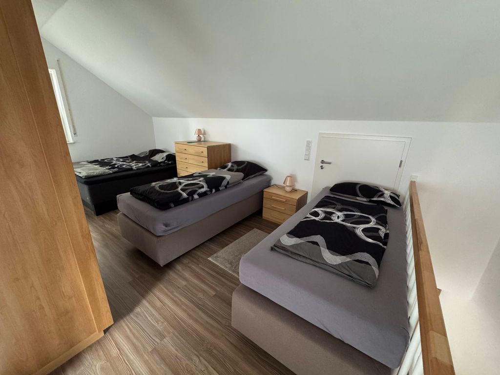1 franz. Doppelbett und 2 Einzelbetten