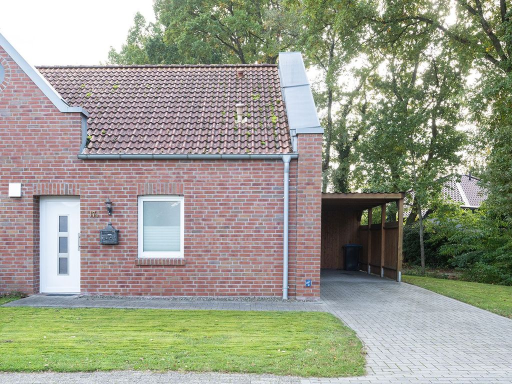 Eingangsbereich mit Carport