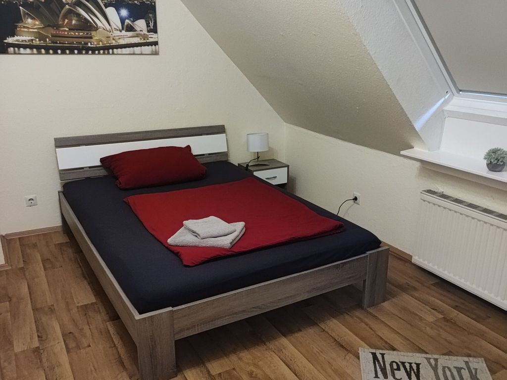 Schlafzimmer 1