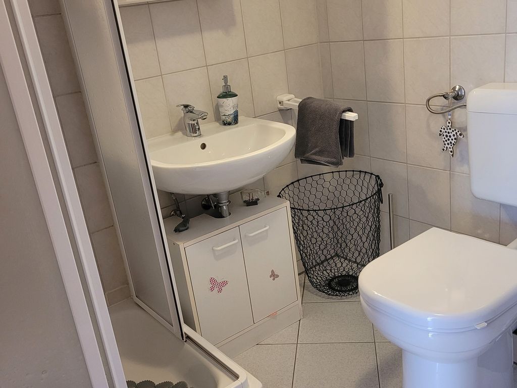Badezimmer mit Dusche