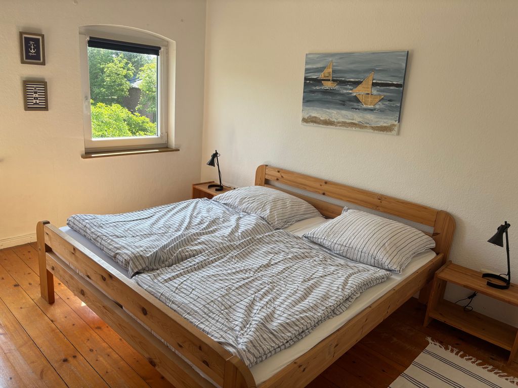 Schlafzimmer mit Doppelbett im Obergeschoss