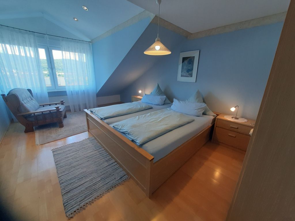 Schlafzimmer mit Doppelbett