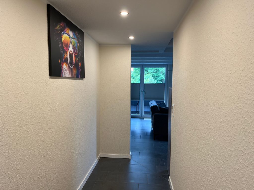 Flurbereich zur Wohnküche mit Balkon