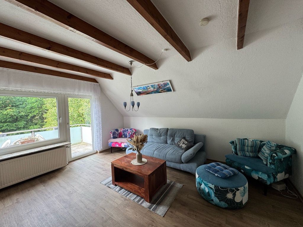 Wohnzimmer mit Balkonzugang
