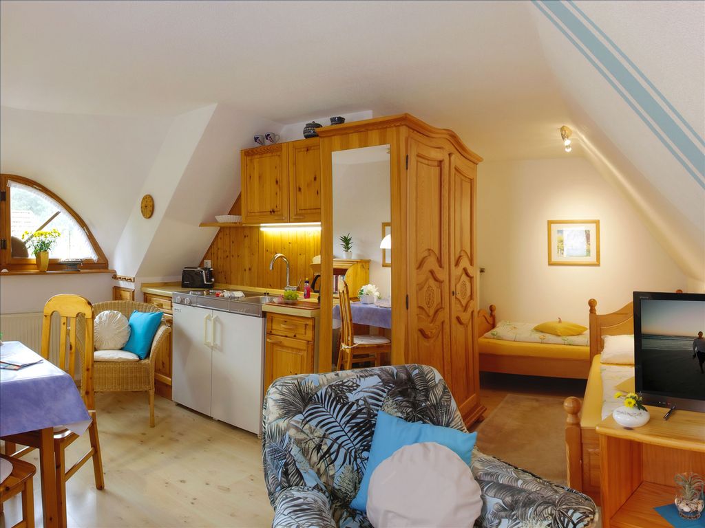 Die Ferienwohnung Nr. 3 & 4 im OG des Reetdachhauses An der Rehwiese, im schönen Ostseebad Karlshagen.