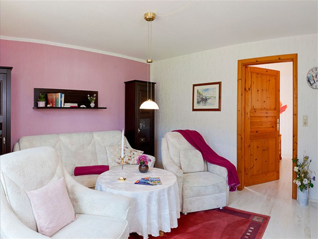 Die Ferienwohnung Nr. 1 im Reetdachhaus An der Rehwiese, im schönen Ostseebad Karlshagen.