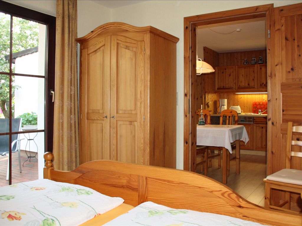 Die Ferienwohnung Nr. 2 im Reetdachhaus An der Rehwiese, im schönen Ostseebad Karlshagen.