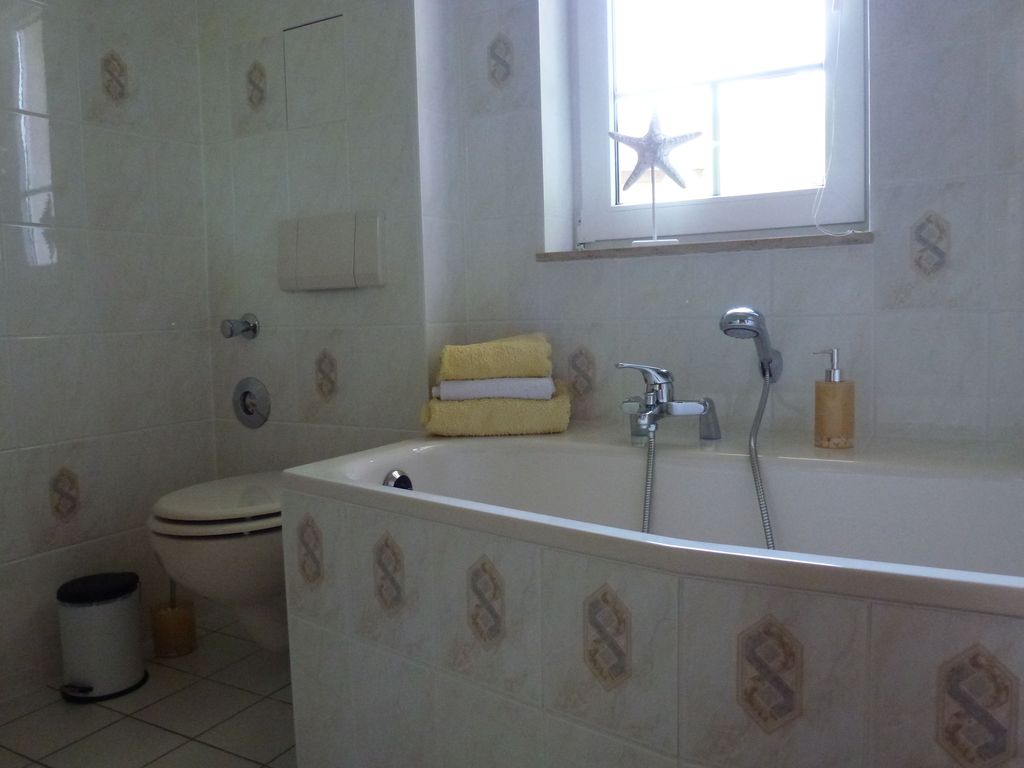 Bad mit Badewanne