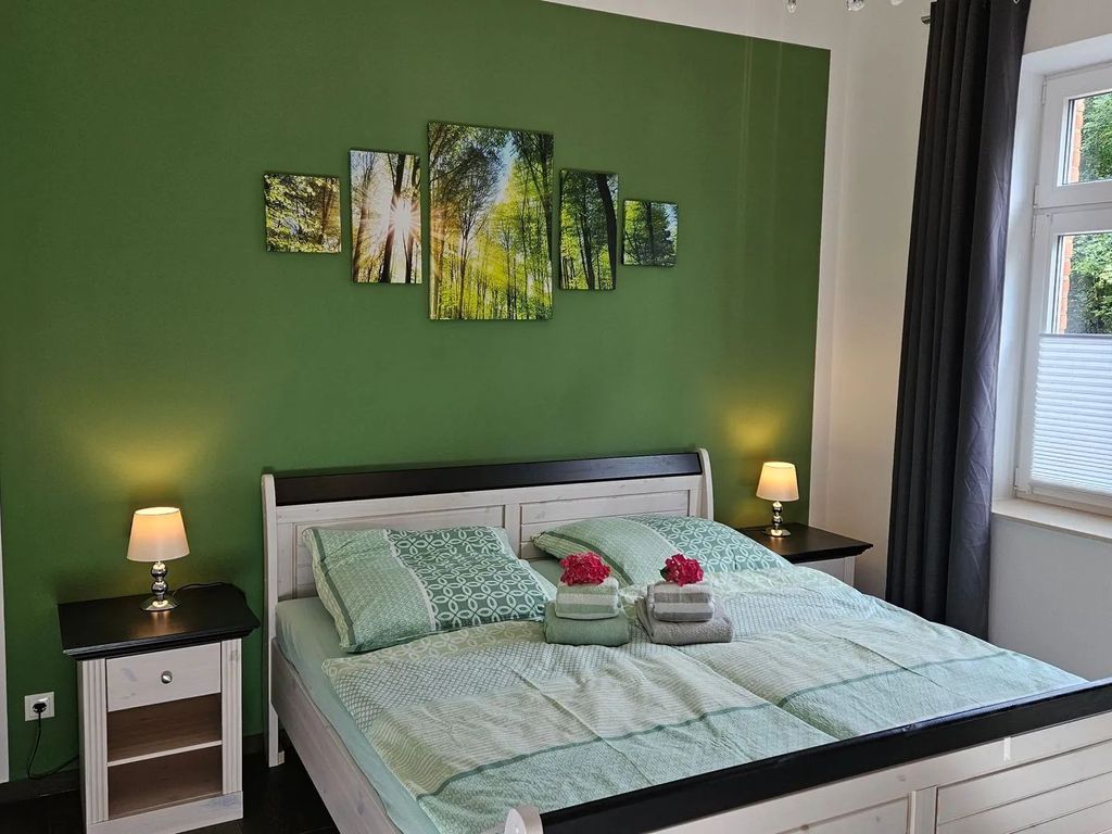 Schlafzimmer 1