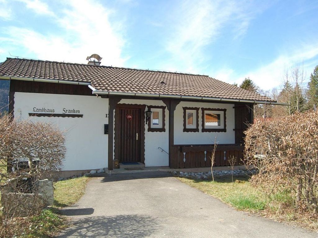 Ferienhaus im Landhausstil mit Terrasse und Bergblick (17)