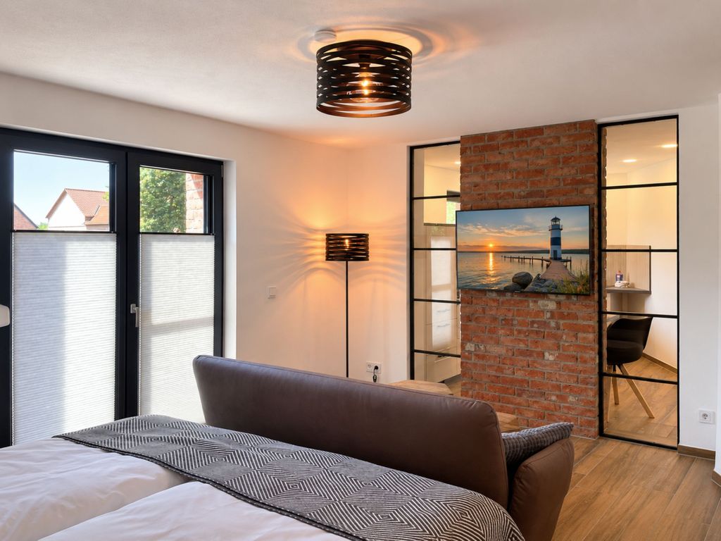 Wohn- und Schlafbereich mit Smart-TV