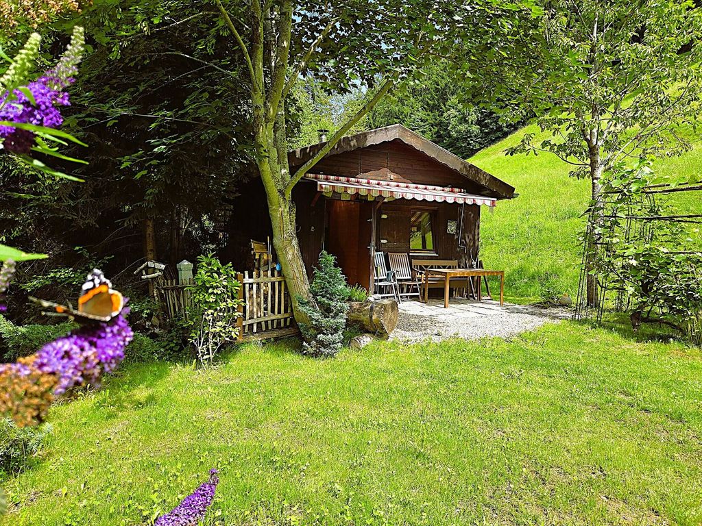 Kochhäusl von vorne im Sommergarten