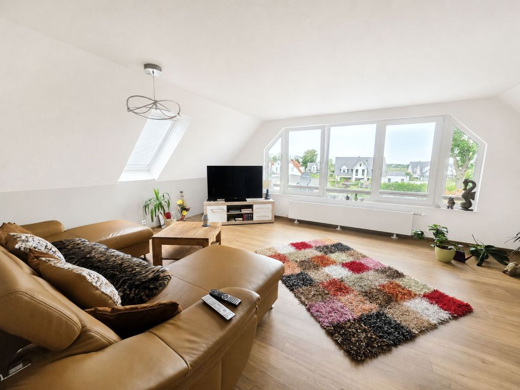 Wohnzimmer mit Panoramafenster