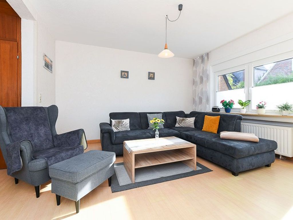 Wohnzimmer mit Essgruppe
