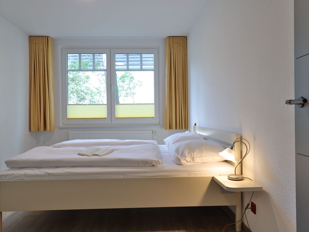 Waldfrieden Whg.2 - Blick in das Schlafzimmer mit einem großen Doppelbett