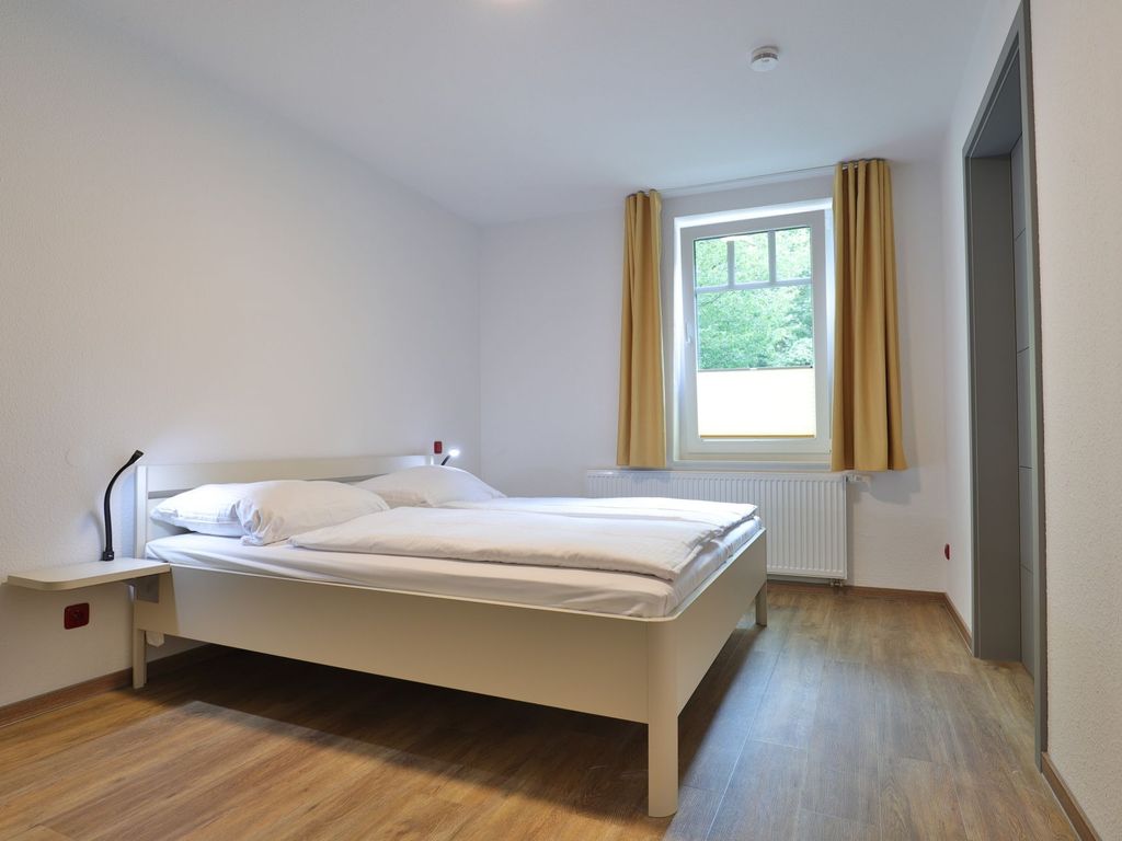 Waldfrieden Whg. 5 - Blick in das Schlafzimmer mit einem Doppelbett