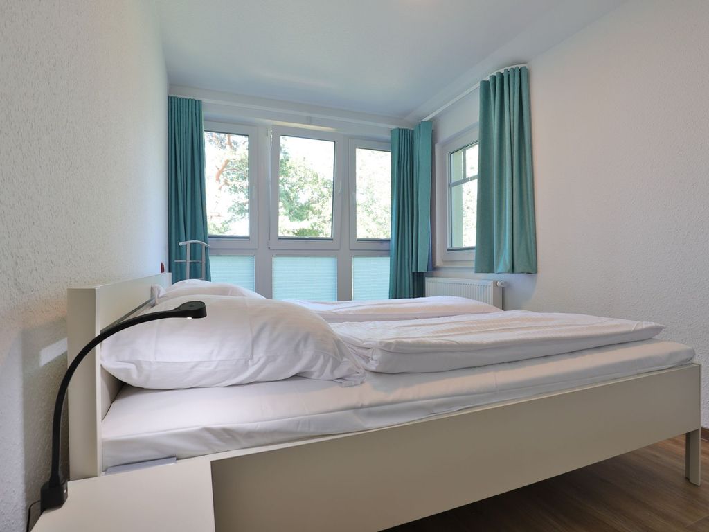 Waldfrieden Whg.7 - Blick in das Schlafzimmer mit einem großen Doppelbett