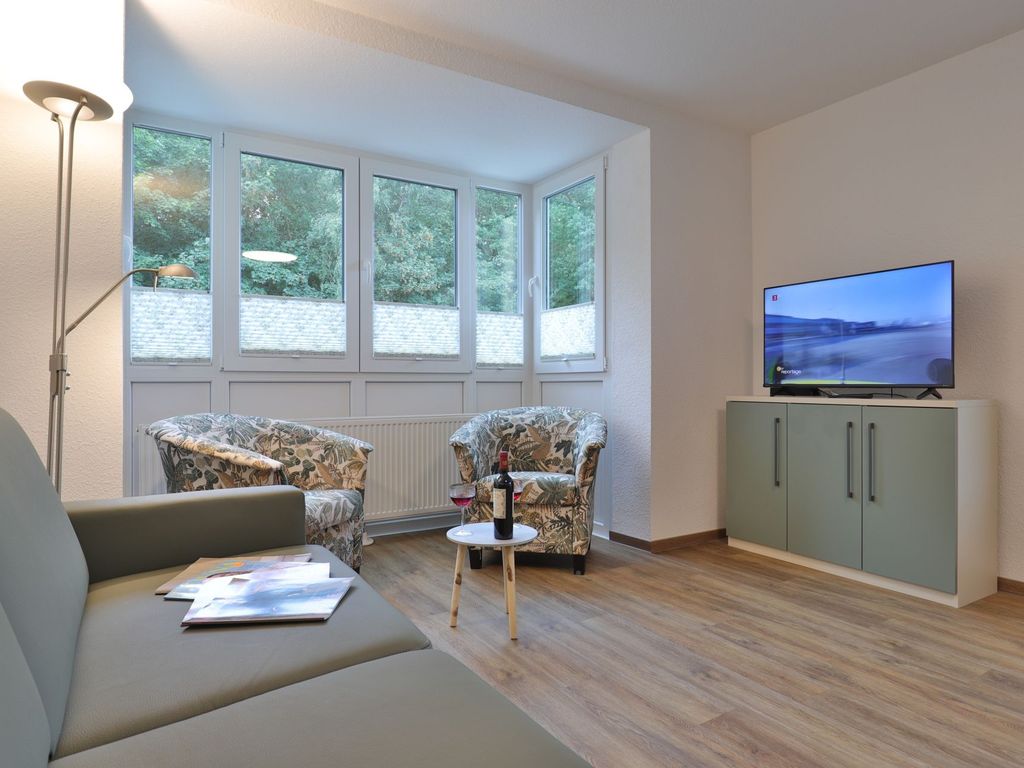 Waldfrieden Whg. 8 - Blick auf den offenen Wohnbereich mit TV