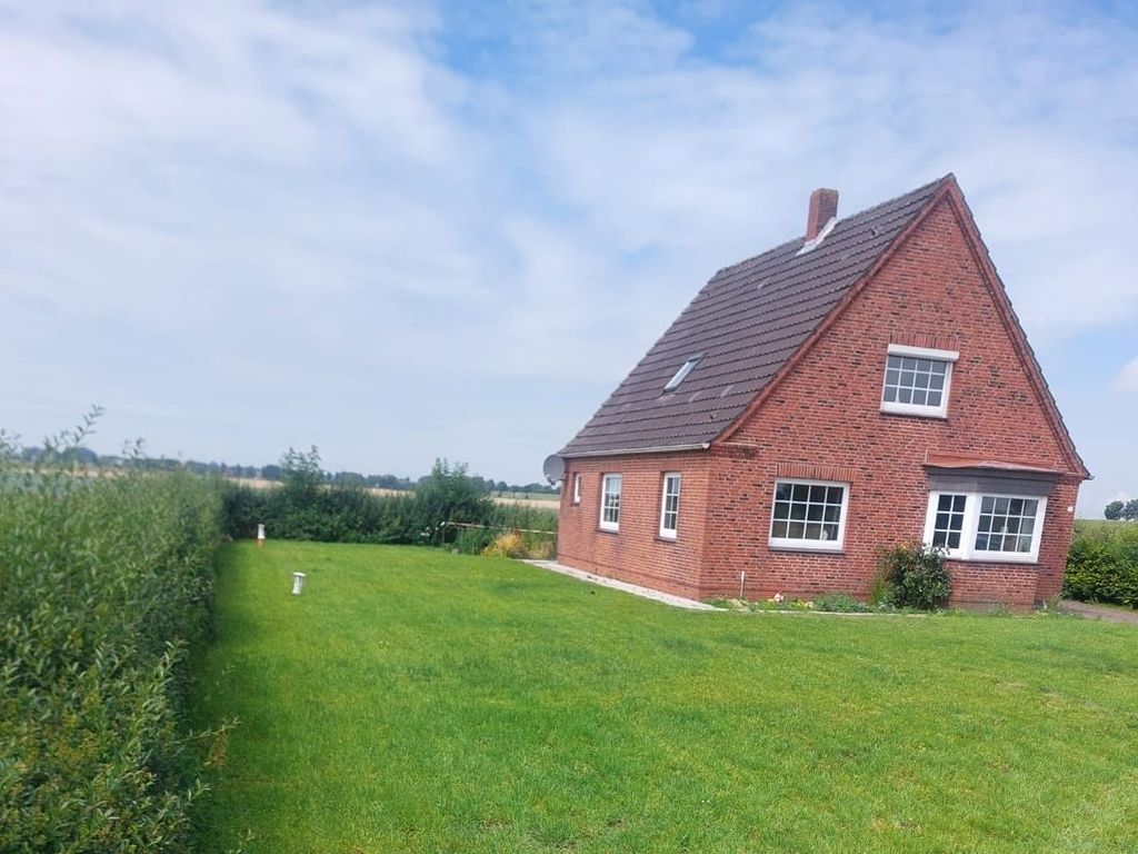 Freistehendes Haus mit Vorgarten