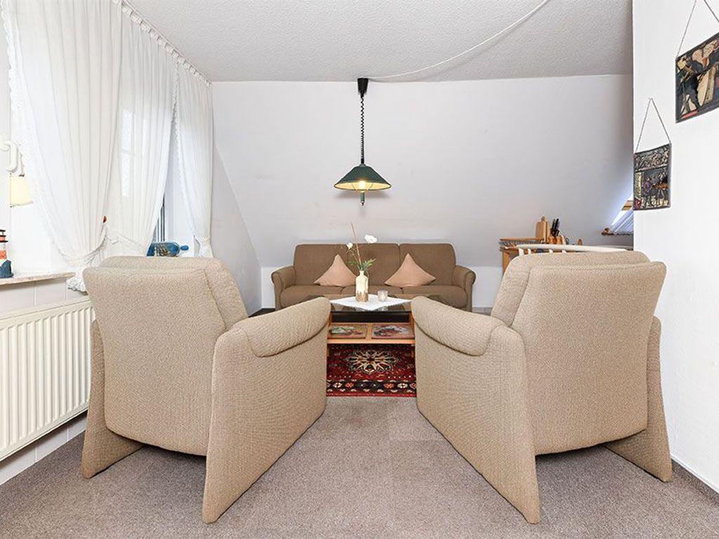 Wohnzimmer mit integriertem Küchenbereich