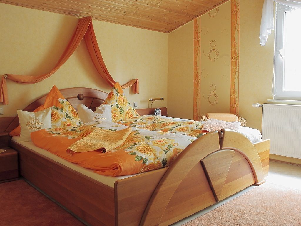 Schlafzimmer 1