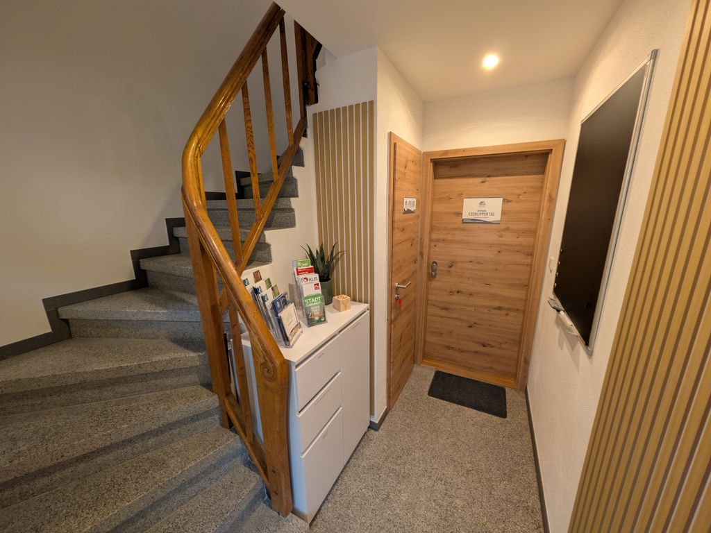 Haus Anni - Eingangsbereich mit Zugang zu allen Apartments / Ferienwohnung