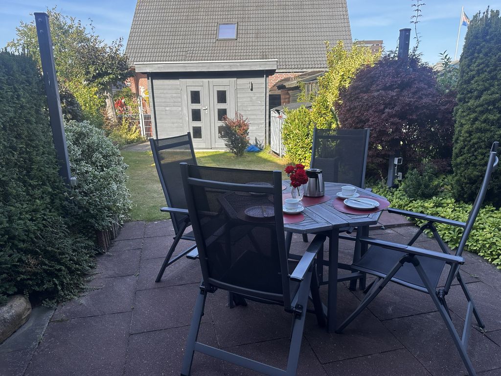 Terrasse und Gartenansicht