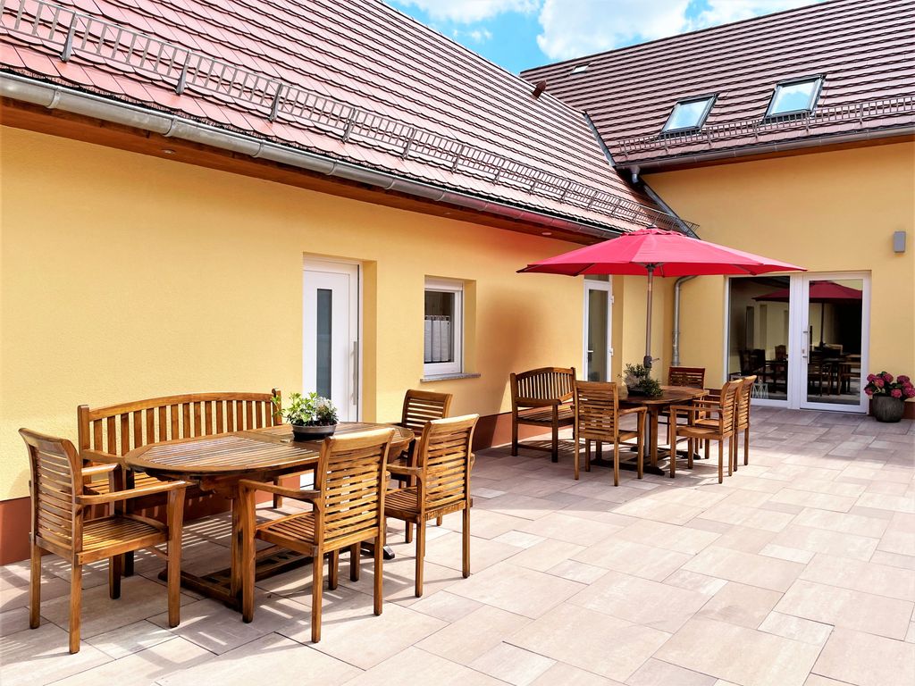 Innenhof mit Sitzmöglichkeiten