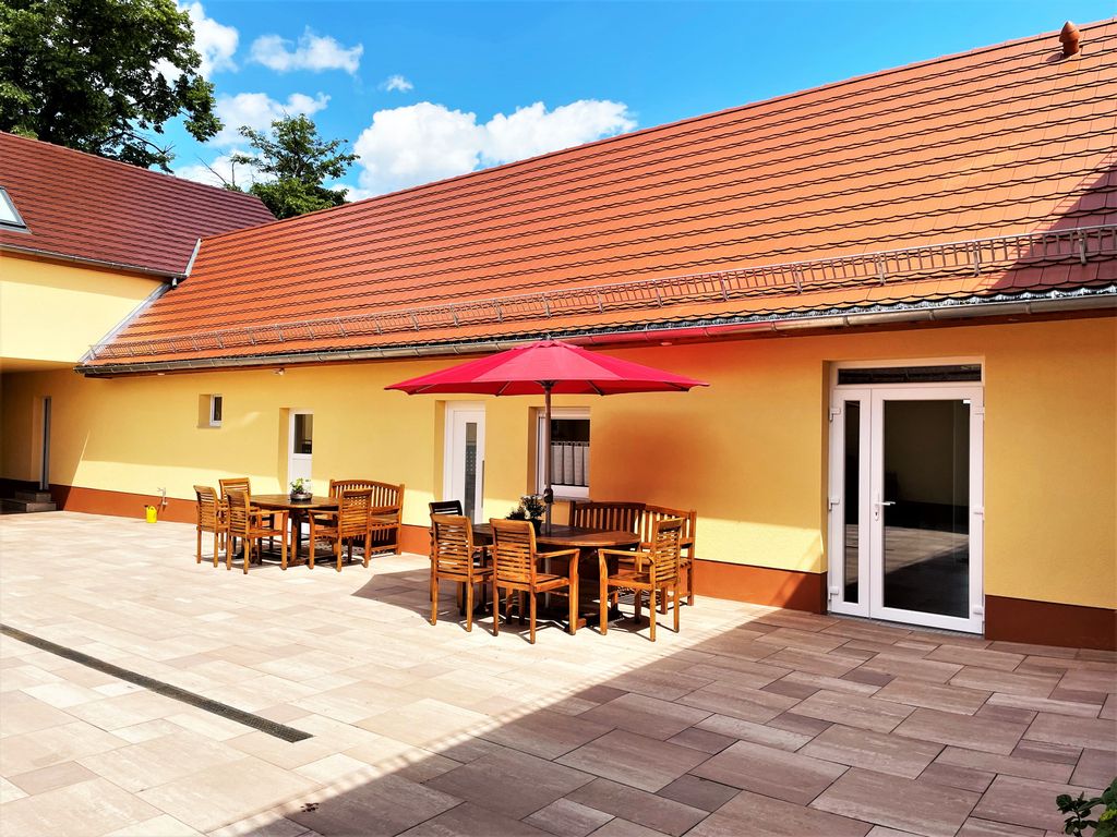 Innenhof mit Sitzmöglichkeiten