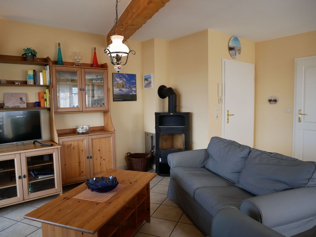 Wohnzimmer mit offener Küche