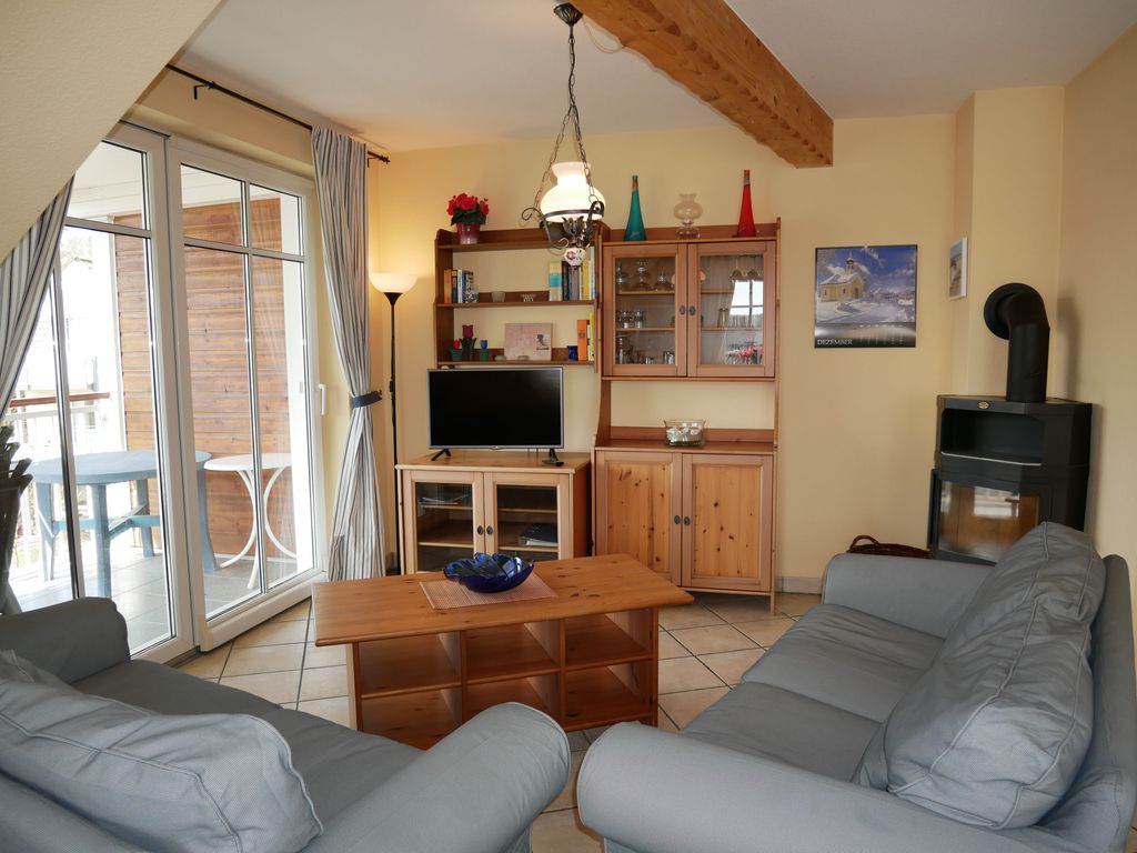 Wohnzimmer mit offener Küche
