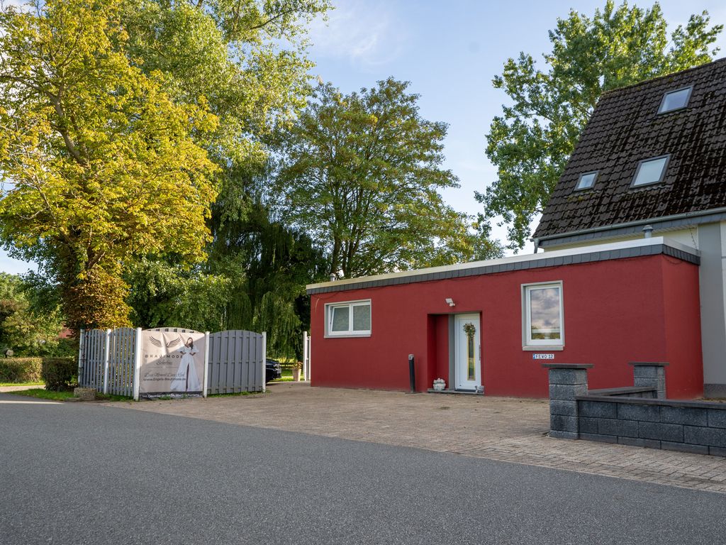 Außenansicht Ferienwohnungen 3 Parkplätze große Ferienwohnung