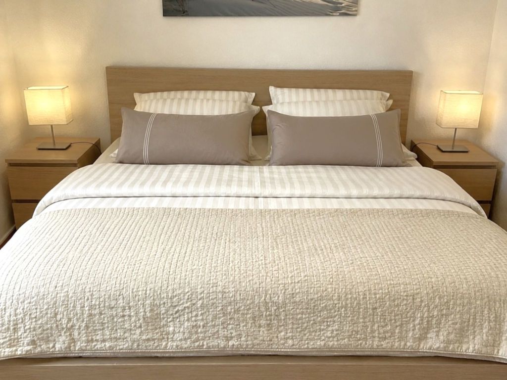 Schlafzimmer mit Doppelbett