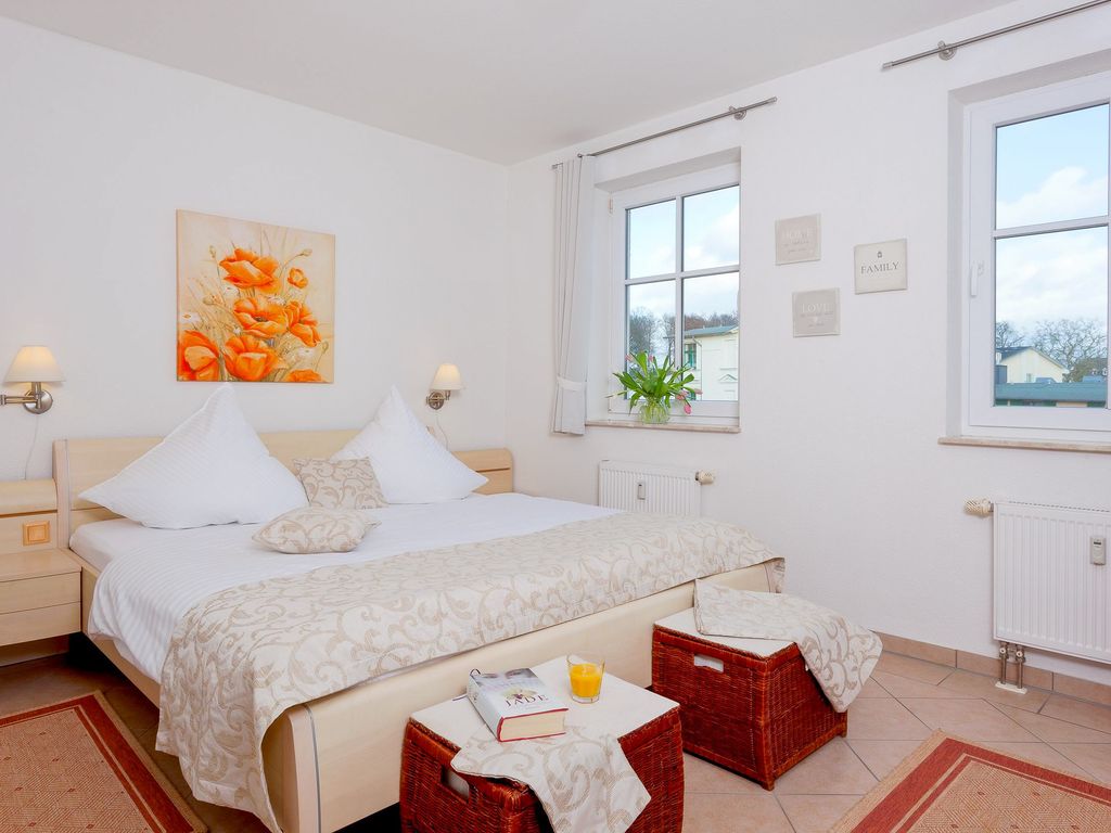 Schlafzimmer mit Doppelbett