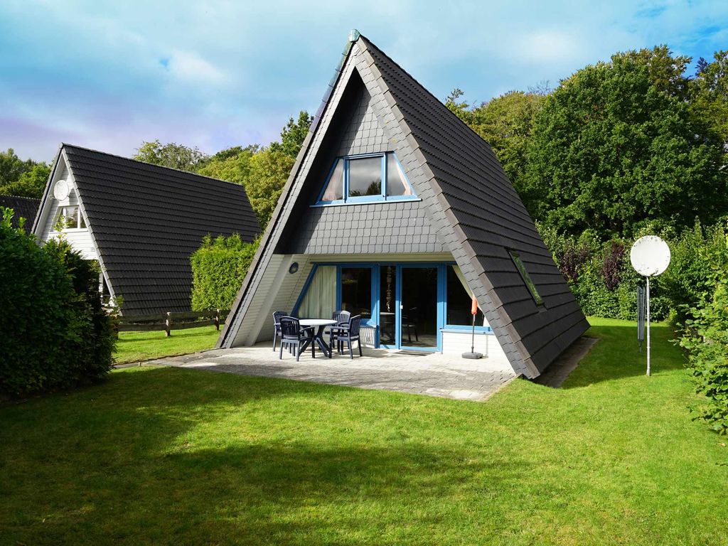 Zeltdachhaus in ruhiger Lage mit Parkplatz vor der Haustür