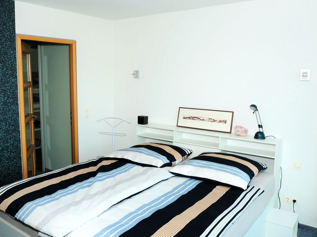 Schlafzimmer mit Doppelbett