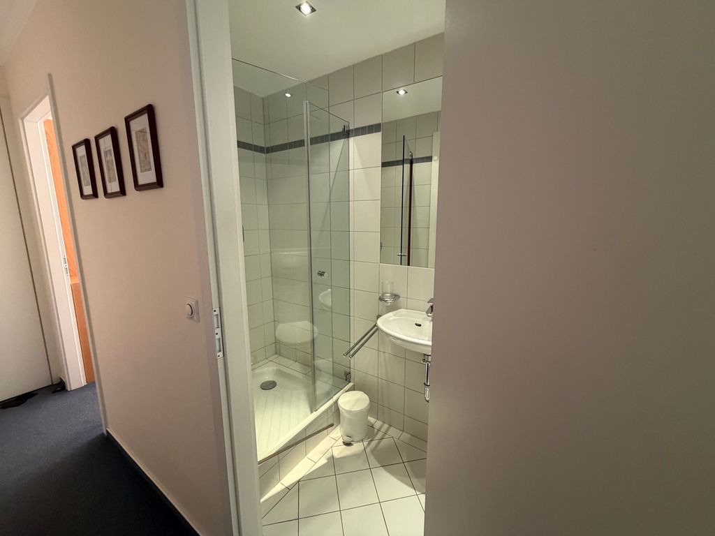 Badezimmer mit Dusche