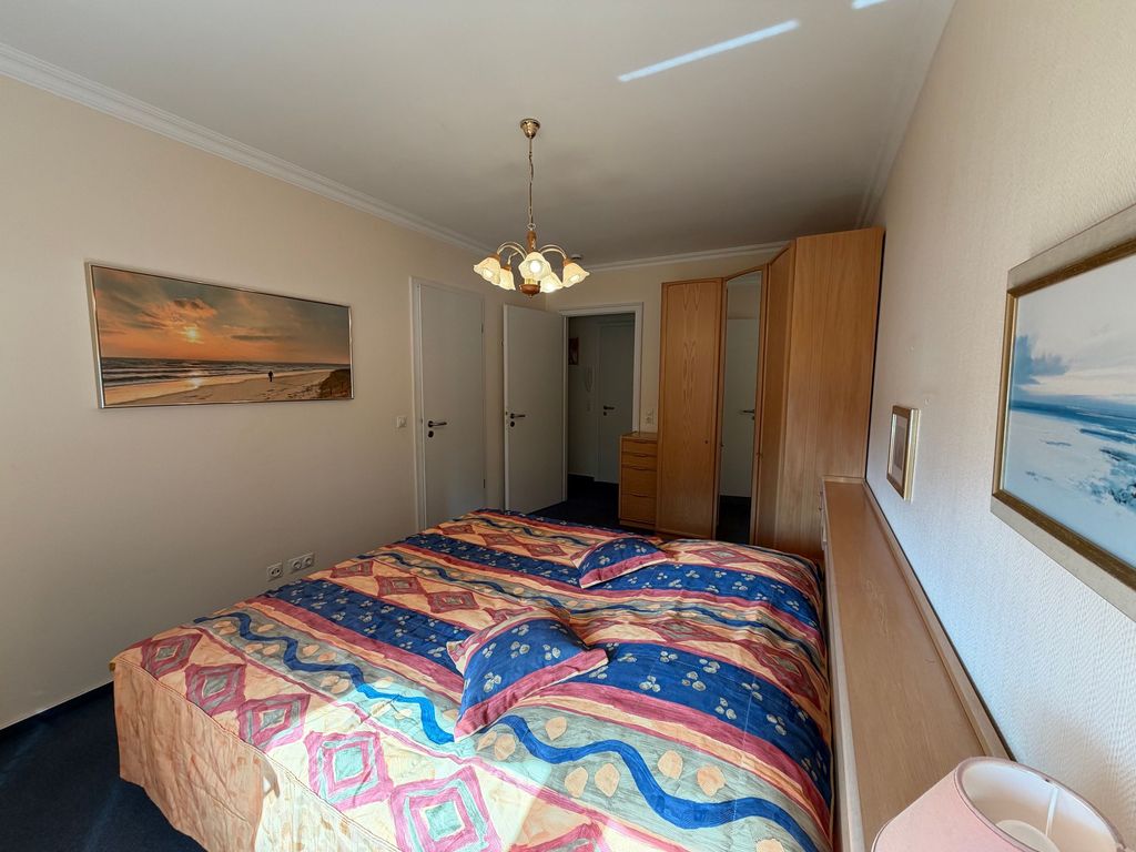 Schlafzimmer mit Kleiderschrank