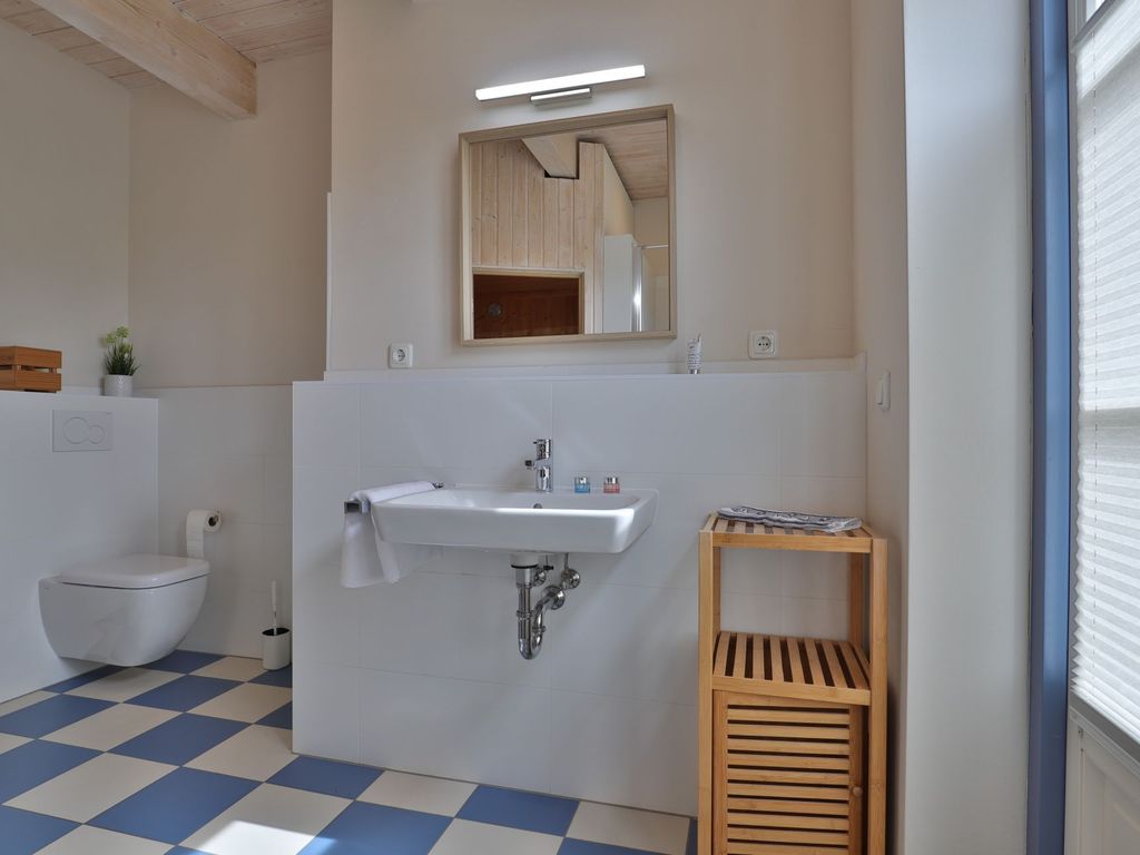 Lillesand - Blick in das Tageslichtbad im Obergeschoss