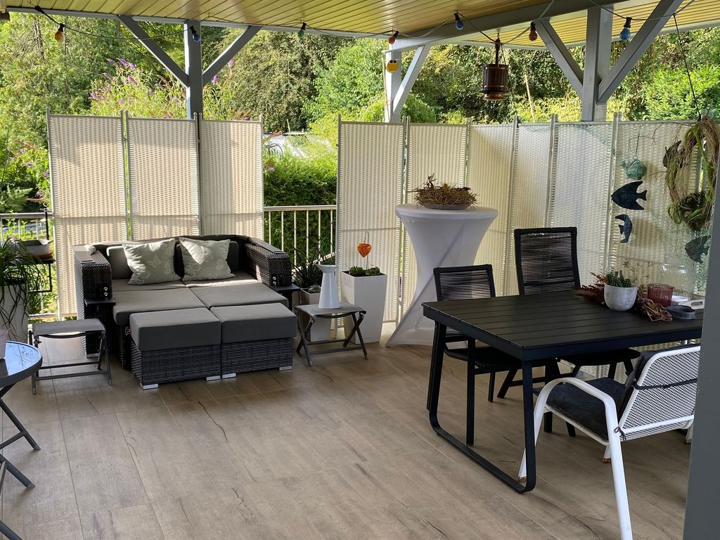 Terrasse: großzügige Außenterrasse