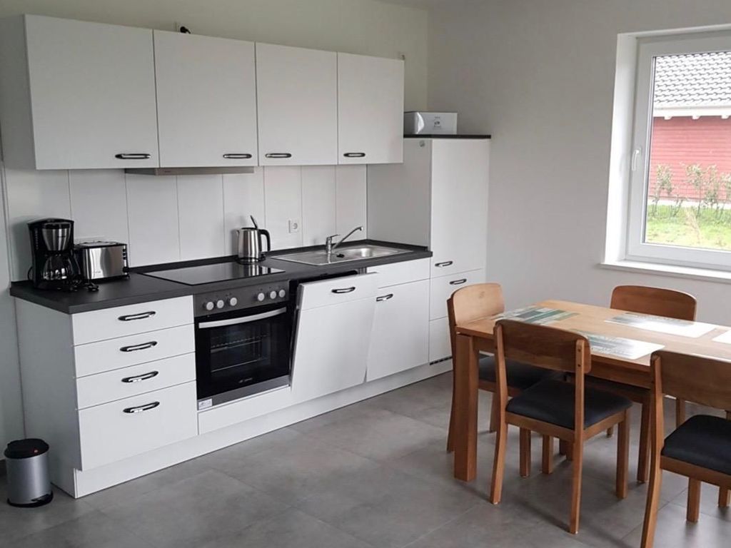 Die Küche der Ferienwohnung Deichzauber bietet alles, was man braucht