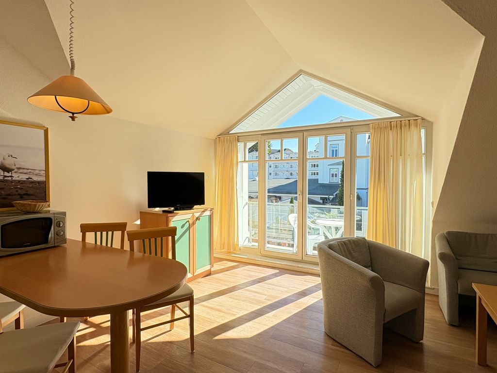 Wohnzimmer mit Balkon