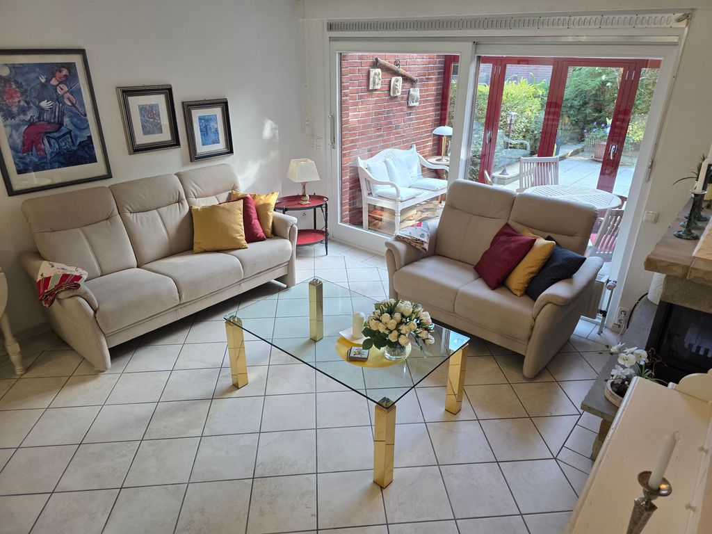 Helles Wohnzimmer mit Wintergarten