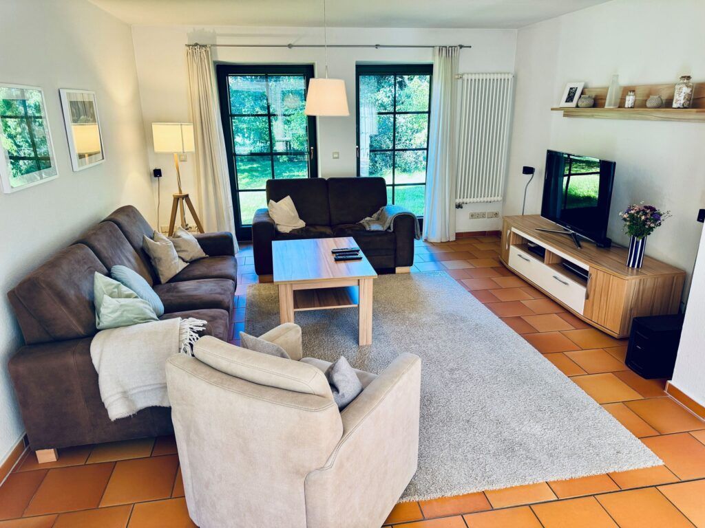 großes Ferienhaus mit Kamin in ruhiger Naturlage auf Rügen