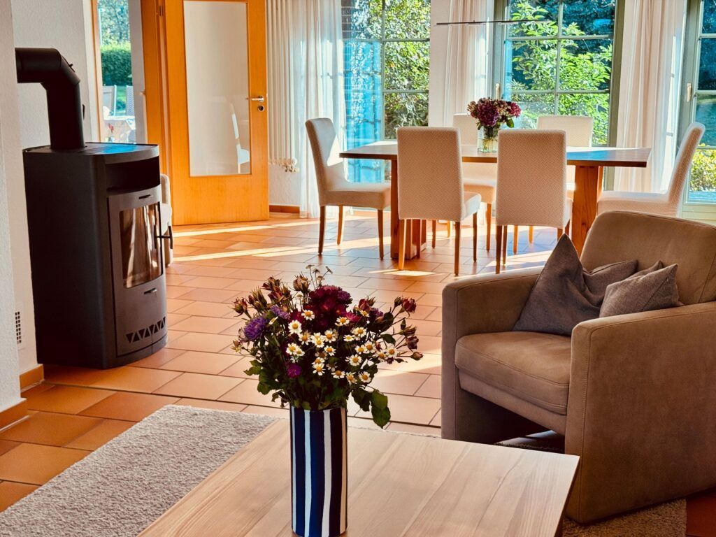 großes Ferienhaus mit Kamin in ruhiger Naturlage auf Rügen